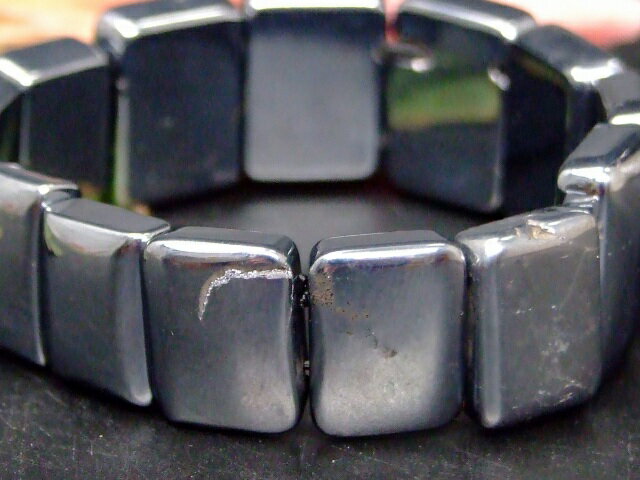 68425　　今月の半額 わけあり 20mm×15mm〜16mm×12mm テラヘルツ バングル ブレスレット 内径17cm ポーチ付き 送料無料 天然石 パワーストーン