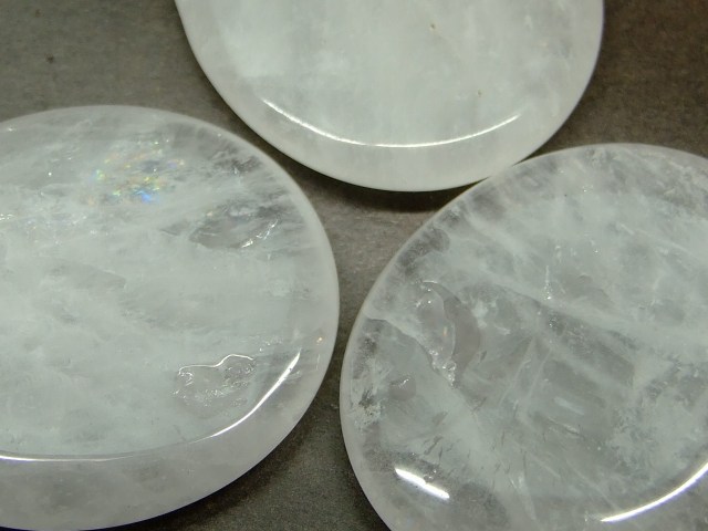65247B　　今月の半額 わけあり 水晶 クリスタル クォーツ 35mm×30mm 1個売り バチカン付き 穴あり ペンダントトップ 送料無料有 天然石 パワーストーン