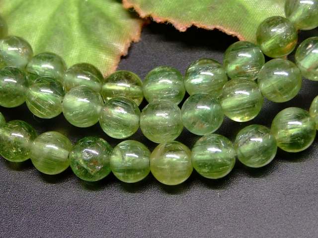 65725　　グリーンキャッツアイアパタイト 燐灰石 6mm 4A 三重ブレスレット ネックレス 長さ56cm 送料無料 ブラジル産 天然石 パワーストーン