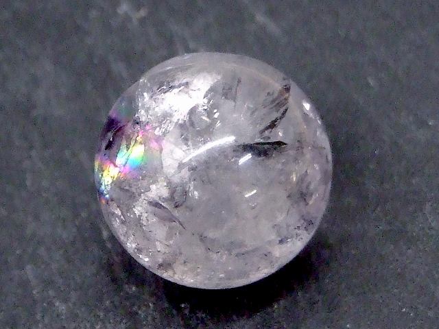 68290　　今月の半額 わけあり グラファイトインクォーツ 14mm 1粒売り 虹入り 黒鉛 石墨入り水晶 クリスタル ブラジル産 送料無料 天然石 パワーストーン