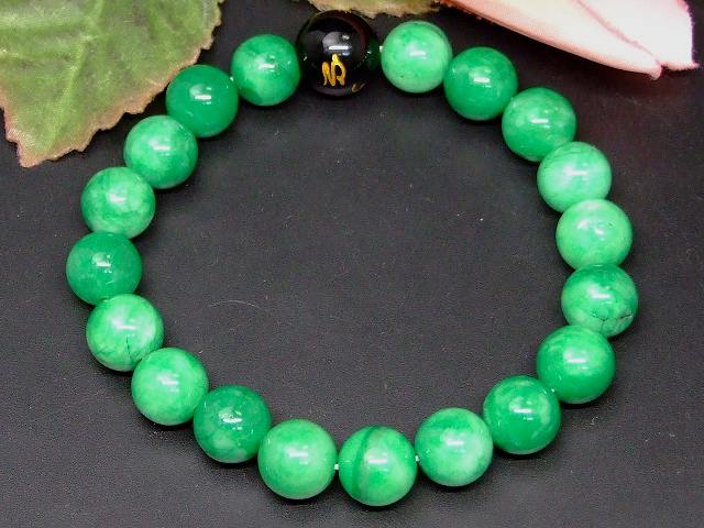 57055　　わけあり 白緑翡翠 ヒスイ オニキス 龍彫り 金彫り 10mm ブレスレット 内径18cm ポーチ付き 送料無料有 天然石 パワーストーン