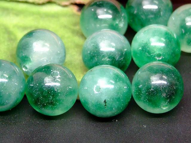 66408G　　今月の半額 わけあり マーブルグリーンヒスイ 12mm 1粒売り 翡翠 ジェイド ジェード 送料無料有 天然石 パワーストーン