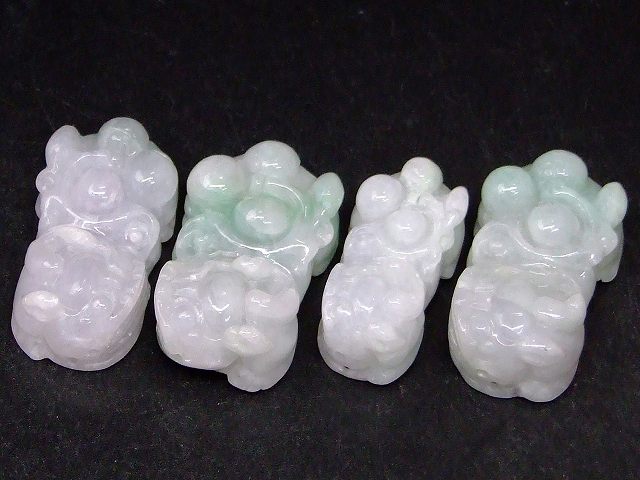 67904　　今月の半額 わけあり ミャンマー翡翠 4個セット 貔貅 ヒキュウ ひきゅう ペンダントトップ 穴あき 置物にも 送料無料 天然石 パワーストーン