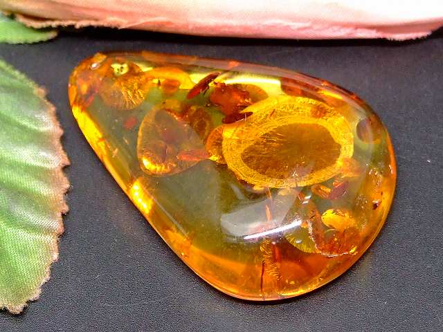 65959　　花アンバー 琥珀 50mm×35mm 5A 1個売り ルース 裸石 穴あり ペンダントトップ 送料無料 メキシコ産 天然石 パワーストーン