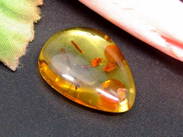 65975　　花アンバー 琥珀 22mm×17mm AA 1個売り ルース 裸石 穴あり ペンダントトップ 送料無料 メキシコ産 天然石 パワーストーン