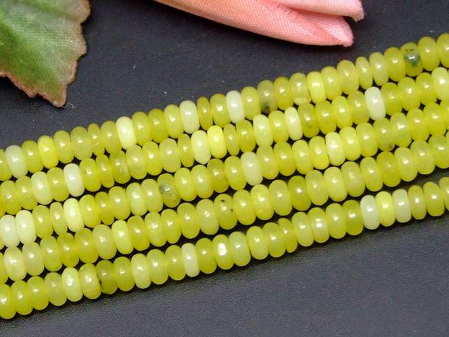 g3-3382　　黄緑 カルセドニー 4mm×2mm そろばん ソロバン 算盤 1連37cm 通し針、...
