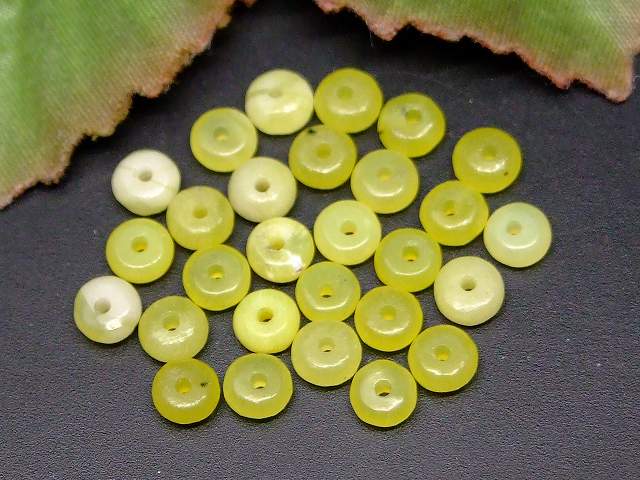 g3-3382B　　黄緑 カルセドニー 4mm×2mm 1粒売り そろばん ソロバン 算盤 送料無料 ブラジル産 天然石 パワーストーン