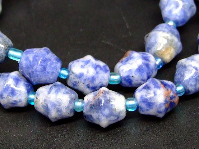 g3-3384F　　ソーダライト 10mm×10mm ブルーアクアオーラ 3mm×2mm ブレスレット 内径調節可 送料無料 天然石 パワーストーン