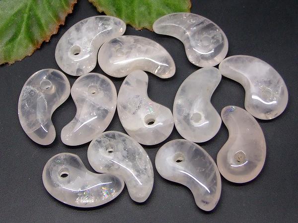 66625　　今月の半額 わけあり 虹入り 勾玉 ローズクォーツ 25mm×15mm 1個売り 穴あり 送料無料有 天然石 パワーストーン