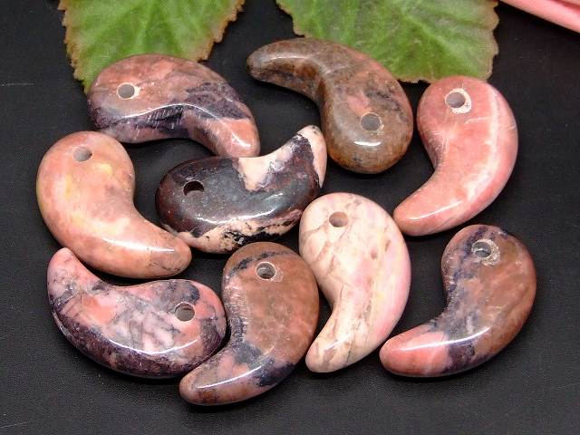 66483　　今月30％OFF わけあり 勾玉 ロードナイト 31×17mm 1個売り 送料無料有 天然石 パワーストーン