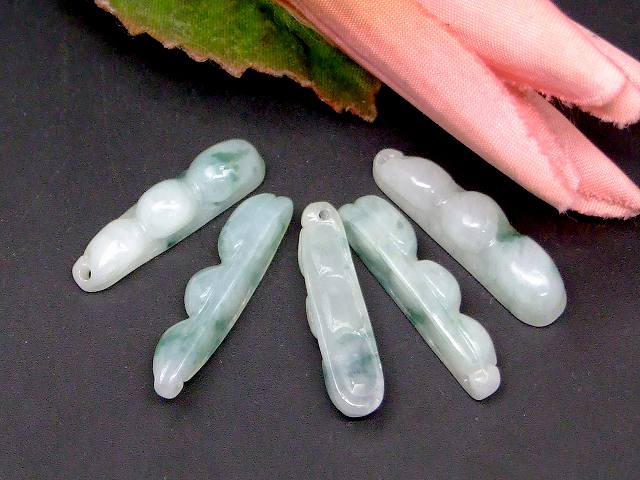 g3-3500H　　ミャンマー翡翠 ペンダントトップ 26mm×6mm 1個売り 福豆 ヒスイ ジェイド ジェード ミャンマー産 送料無料 天然石 パワーストーン