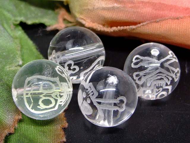 67006　　水晶 ドクロ 12mm 4粒セット 素彫り 髑髏 どくろ クリスタル クォーツ 送料無料有 ブラジル産 天然石 パワーストーン