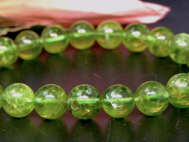 67087　　ペリドット 8mm〜9mm 4A ブレスレット 内径18cm 鑑別済 本物保証 ポーチ付き 送料無料 ミャンマー産 天然石 パワーストーン