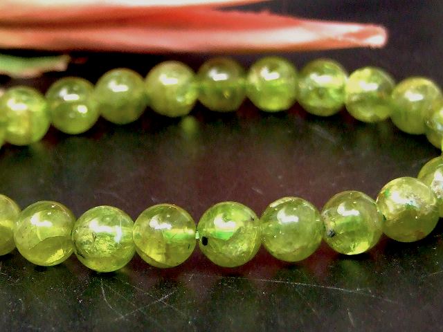 67184　　ペリドット 7mm AA ブレスレット 内径16cm 鑑別済 本物保証 ポーチ付き 送料無料 ミャンマー産 天然石 パワーストーン