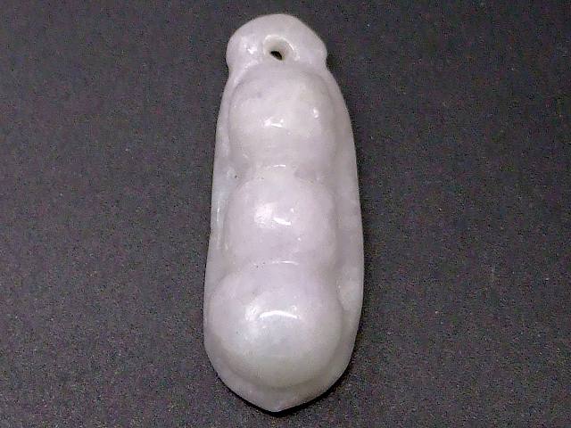 67137　　今月の半額 わけあり ラベンダー ミャンマー翡翠 ペンダントトップ 28mm×11mm×9mm 1個売り 福豆 ヒスイ ジェイド ジェード ミャンマー産 送料無料 天然石 パワーストーン