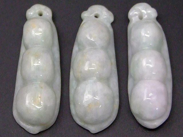 67140　　今月の半額 わけあり ミャンマー翡翠 ペンダントトップ 36mm×12mm×8mm 1個売り 福豆 ヒスイ ジェイド ジェード ミャンマー産 送料無料 天然石 パワーストーン