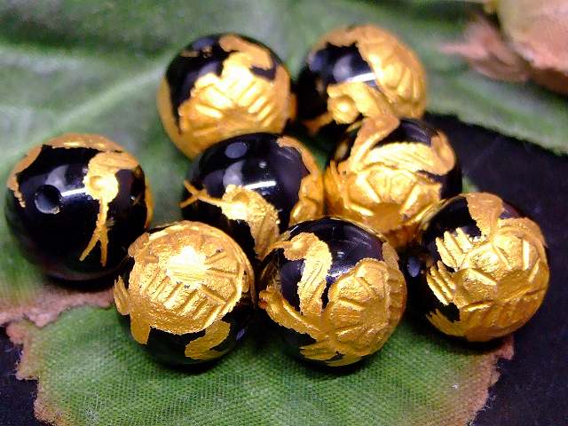 67332　オニキス 玄武彫り 金彫り 10mm 1粒売り 送料無料有 天然石 パワーストーン