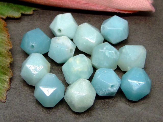 g3-662Q　　今月の半額 わけあり アマゾナイト 天河石 10mm スターカット 1粒売り 送料無料有 天然石 パワーストーン