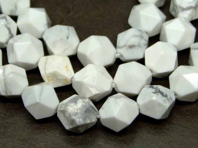 g3-335H　　ハウライト 10mm スターカット 1連38cm 通し針、解説書、1mゴム付き 送料無料 天然石 パワーストーン