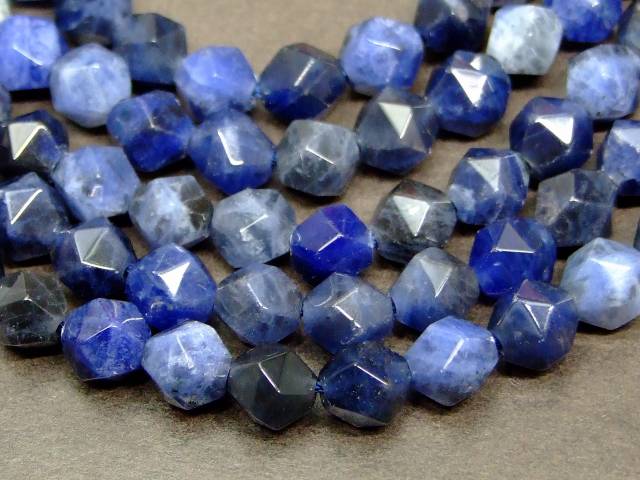 g3-633K　　今月36％OFF ソーダライト 6mm スターカット 1連38cm 通し針、解説書、1mゴム付き 送料無料有 天然石 パワーストーン