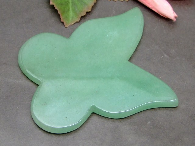 k3-14G　　かっさプレート アベンチュリン 80mm×70mm 蝶型 バタフライ ポーチ付き 美肌 美顔 美容 マッサージ用 送料無料 天然石 パワーストーン