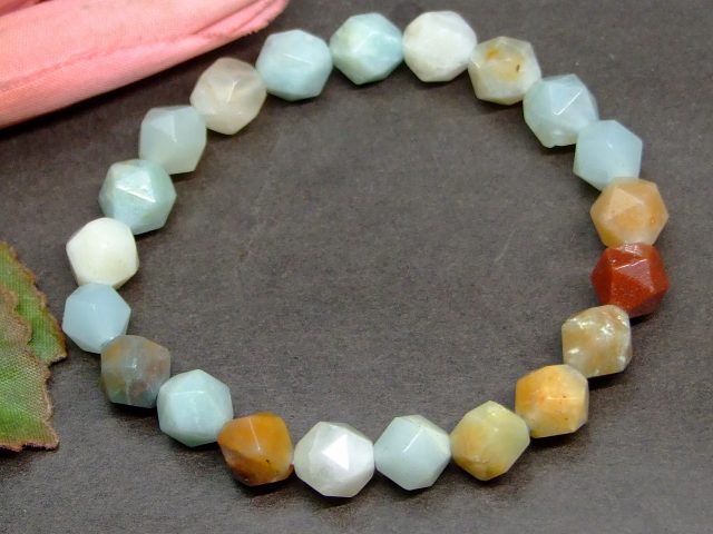 g3-665K　　ミックスアマゾナイト 天河石 8mm スターカット ブレスレット 内径調節可 送料無料 天然石 パワーストーン
