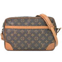 [商品説明] [ブランド] LOUIS VUITTON [素材-外側] モノグラム(コーティングキャンバス) [素材-内側] レザー [色-外側] ブラウンゴールド金具 [色-内側] ブラウン [付属品] 無し [型番] M51272 [シリアル刻印] N00950 [製造国] フランス製 [ポケット-外側] 1 ポケット(ベタつき・ハゲ有り)(使用不可) [ポケット-内側] 1 ファスナーポケット(ベタつき・ハゲ有り)(使用不可) [管理番号] 2100020000001776 bzoztz/fonto/MW/ET [備考] - [サイズ] [横] 30cm(11.81inch) [縦] 18cm(7.08inch) [奥行] 7cm(2.75inch) [ストラップ]105cm-123cm(41.33inch-48.42inch) [状 態] [外側] ABランクポケット:Cランク [内側] ABランクポケット:Cランク [ボディ] 汚れヌメ革 擦れ・日焼け・黒ずみ [角] 少擦れ少黒ずみ [底] - [縁] 少擦れ [ストラップ]擦れ染み日焼け金具跡 [金具] 変色ハゲ [内側] 少汚れ擦れポケット内側 ベタつき・ハゲ(使用不可) [備考] 保管臭有り