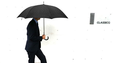 全品送料無料クラシコメンズステッチレザー高級紳士傘軽量グラスファイバー骨傘かさカサ大きい雨傘メンズ8本骨ブランドメンズファッション豪雨保証付きワンタッチタイプジャンプストライプブラック◎