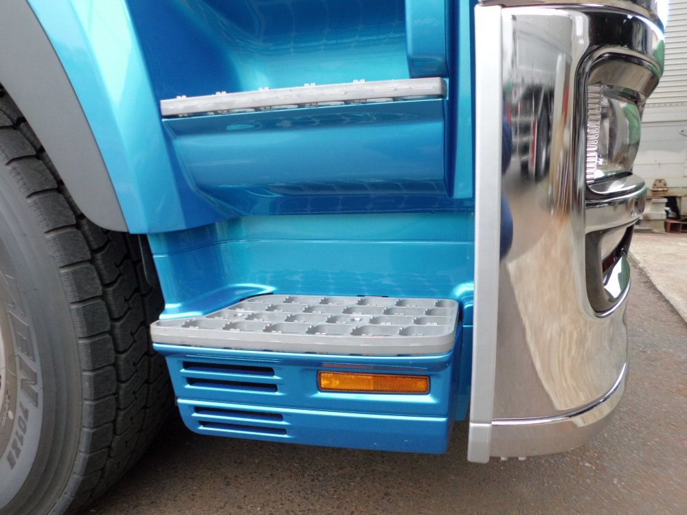 07スーパーグレート用メッキステップロアーカバー（スカート有り）