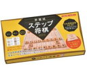 【仕様】 パッケージサイズ　：　179×318×44mm 対象年齢　：　6歳〜 【セット内容】 木製駒×40枚 折りたたみ盤×1枚 駒ケース（駒台）1組 公式入門ガイド×1（64頁） 【商品詳細】「学習版ステップ将棋」は、木製の駒・盤と、プロ棋士が所属する日本将棋連盟の公式入門ガイドブックが付いた将棋セットです。 入門ガイドを見ながら盤に駒を並べて、将棋の基本ルールから王手と詰み、攻め方、守り方、3手先の読み方まで、より実戦的なテクニックをステップアップしながら覚えることができます。 さらに、盤の裏面では「5×6マス」のミニ将棋を楽しめるので、上手な駒の使い方が早く身につきます。 将棋の初心者から、より強くなりたい方のための学習版としてお使いください。　