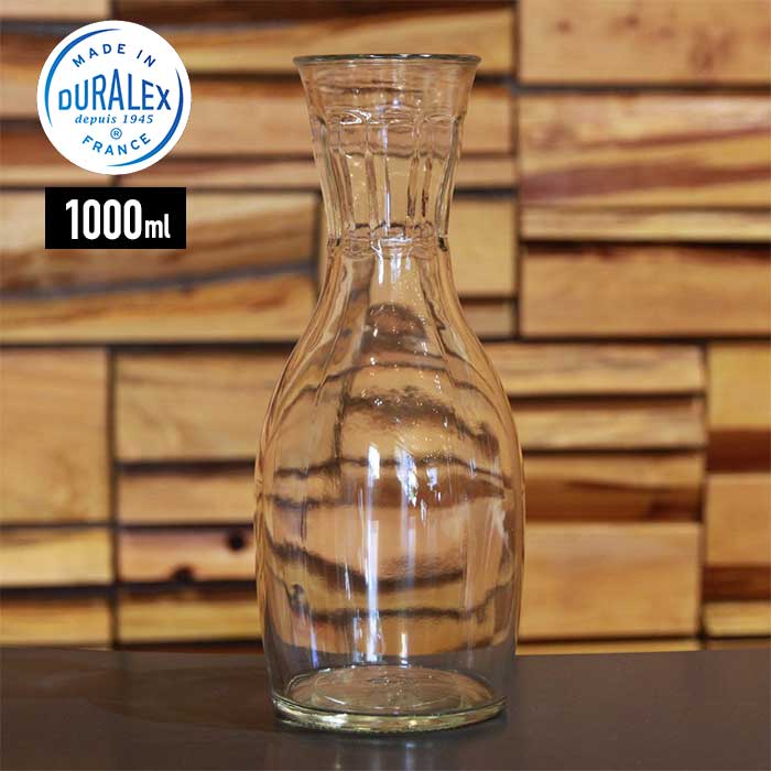 ◆DURALEX PICARDIE DECANTER 1000ML DURALEX(デュラレックス)はフランスで生まれ、ヨーロッパ各地で半世紀以上も愛されてきたガラスメーカーで、世界各地で愛用されています。 同社の定番グラス「ピカルディ」が口部分にスタッキングできる美しいデザインです。※別売り サイズ：口径110mm・高さ270mm 満杯容量：1000ml 素材：ソーダガラス（全面物理強化ガラス） 耐熱耐冷：-20?100℃ レンジ 〇 オーブン × 食洗機 〇 DURALEX デュラレックスはフランスで生まれ、ヨーロッパ各地で半世紀以上も愛されてきたガラスメーカーで、世界各地で愛用されています。 ※メーカー希望小売価格はメーカーカタログに基づいて掲載しています。