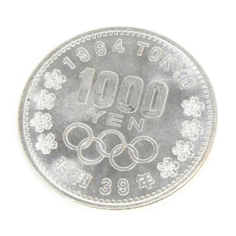 ◆商品名◆昭和39年 東京オリンピック 1000円銀貨 TOKYO 並品 記念貨幣 1964年◆サイズ◆直径:35mm 重さ:20g◆付属品◆本体のみ（付属品はありません）◆ランク◆中古A〜Bランク/USED多少のくすみや小キズ、汚れなどがある並品です。◆スタッフコメント◆1964年東京オリンピック記念1000円銀貨です。コレクションにいかがでしょうか。この他当店ではいろいろな記念硬貨を取り扱っておりますので、ぜひご覧くださいませ。◎掲載写真はデジタルカメラで撮影しております。閲覧環境により、実際の商品と若干色合いが異なる場合がございます。◎サイズは実測による概算値を記載しております。実際の商品と多少の誤差がございますことをご了承ください。[古銭、記念メダル、切手][JAN: ]