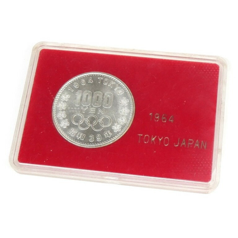 ◆商品名◆昭和39年 東京オリンピック 1000円銀貨 プラスチックケース入り TOKYO 並品 記念貨幣 1964年◆サイズ◆直径:35mm 重さ:20g◆付属品◆本体のみ（付属品はありません）◆ランク◆中古A〜Bランク/USEDケースの小キズ、多少のくすみや小キズ、汚れや変色などがある並品です。◆スタッフコメント◆1964年東京オリンピック記念1000円銀貨です。コレクションにいかがでしょうか。この他当店ではいろいろな記念硬貨を取り扱っておりますので、ぜひご覧くださいませ。◎掲載写真はデジタルカメラで撮影しております。閲覧環境により、実際の商品と若干色合いが異なる場合がございます。◎サイズは実測による概算値を記載しております。実際の商品と多少の誤差がございますことをご了承ください。[古銭、記念メダル、切手][JAN: ]