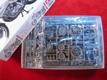 ホビーショップ遠州屋　楽天市場店のスズキ SUZUKI GSX1100S カタナ　1/12スケール (10) タミヤ模型｜アングル2