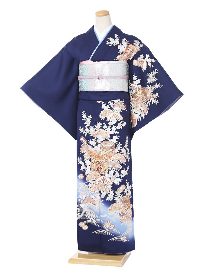 【商品番号】8AD485(青系) 30代〜50代向きの柄です 表地・・・正絹 裏地・・・正絹 洋服サイズ・・・17号位まで 身長・・・160cm〜178cm位まで 裄・・・72cm 身丈・・・175cm 袖丈・・・49cm 前幅・・・26cm　後幅・・・32cm 【期間】レンタル期間は最大3泊4日となります。 ご利用日2日前にお届けになります。 ご利用日の翌日までに返却発送して下さい。 【レンタル内容】 訪問着・袋帯・長襦袢・帯締め・帯揚げ 重ね衿・草履・バック・足袋・肌着・腰紐4本・帯枕 コーリンベルト・伊達締め2本・前板・衿芯 ※足袋はプレゼントいたします。 ※着付けに必要なタオルはご準備ください。 ※着物以外の帯や小物などはお選び頂いた 着物に合わせて当店スタッフがコーディネート させていただきます。