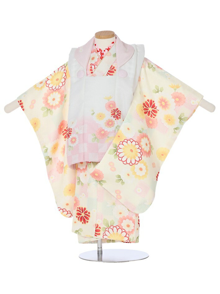 七五三レンタルについて［七五三レンタル］ ■素材：ポリエステル100％ ■身丈：76cm　肩裄：41cm　袖丈：57cm 3歳の標準サイズに調整済みです。 身長90cm〜100cm位 ※簡単なサイズ調整（腰紐にて）が必要な場合があります。【セット内容】 着物、被布コート、襦袢、草履、足袋、巾着、腰紐、髪飾り ※巾着・草履・髪飾りはそれぞれの商品によって変わります。 【レンタル期間】 レンタル期間は3泊4日となります。 基本ご利用日2日前にお届けになります。 ご利用日の翌日までにご返却の発送をお願い致します