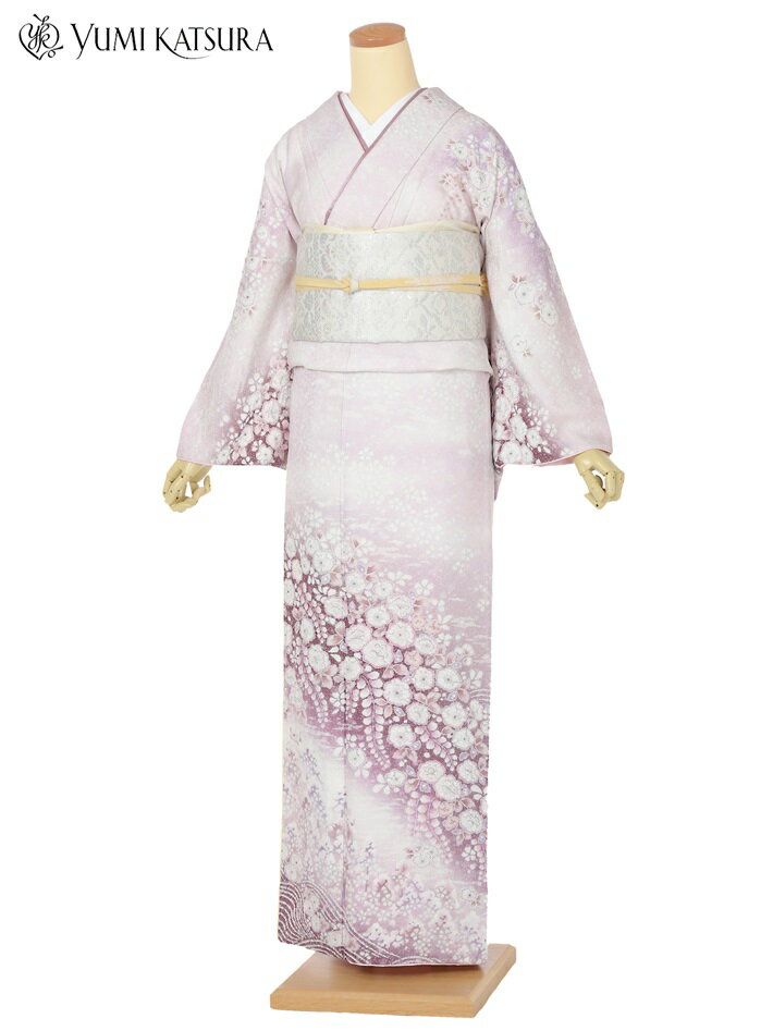 【商品番号】8AD678(紫系) 30代〜50代向きの柄です 表地・・・正絹 裏地・・・正絹 洋服サイズ・・・13号位まで 身長・・・150cm〜170cm位まで 裄・・・68cm 身丈・・・167cm 袖丈・・・49cm 前幅・・・25cm　後幅・・・30cm 【期間】レンタル期間は最大3泊4日となります。 ご利用日2日前にお届けになります。 ご利用日の翌日までに返却発送して下さい。 【レンタル内容】 訪問着・袋帯・長襦袢・帯締め・帯揚げ 重ね衿・草履・バック・足袋・肌着・腰紐4本・帯枕 コーリンベルト・伊達締め2本・前板・衿芯 ※足袋はプレゼントいたします。 ※着付けに必要なタオルはご準備ください。 ※着物以外の帯や小物などはお選び頂いた 着物に合わせて当店スタッフがコーディネート させていただきます。
