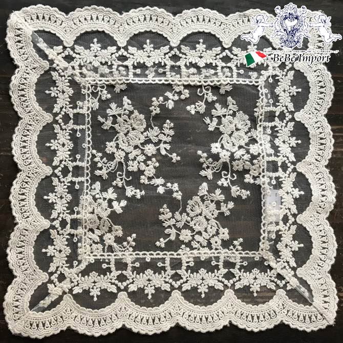 商品詳細 商品名maria veil マリアヴェールドイリー30×30 サイズ（cm）30×30 生産国中国 特記 ニードルチュールで、斜のかかった淡いヴェールをイメージした柔らかいイメージのシリーズです。 配送宅配便・レターパックなど※メーカー直送の為配送方法はご指定頂けません。 納期発送より1〜5日程度 送料お届け先が、運送会社の定めた特定地域に分類されますと、別途料金が発生する場合があります。別途料金発生の際は、事前にご連絡を差し上げます。 補足 ※当商品はメーカー直送品です。 ◆代金引換はご遠慮ください。 ◆在庫切れの場合や、入荷時期の関係でお届けに時間が掛かることがございます。その際はメールにてご連絡致しますので、予めご了承ください。 ◆ご注文確認メール後のキャンセルや変更はお受けいたしかねます。色やサイズ等を十分ご確認の上ご注文下さいますようお願い致します。 なるべく実物に近い状態で撮影していますが、撮影時の光の加減やお客様のPC設定により、色合いが若干異なる場合がございます。 輸入家具 輸入雑貨 アンティーク家具 アンティーク雑貨 白家具 輸入ソファ 収納家具 ヨーロピアン ロココ調 姫系 プリンセス 猫脚 かわいい 家具 クラシック家具 ジェニファーテイラー 天使 オブジェ ガーデニング雑貨 おしゃれ雑貨 海外 インテリア を取り扱っております。 ▼ご使用シーンご自宅用はもちろん、 プレゼント 贈り物 誕生日 ギフト 母の日 父の日 クリスマス 新築祝い リフォーム 模様替え 引越し 贈答品 什器 コスプレ 撮影 スタジオ 写真館 小道具