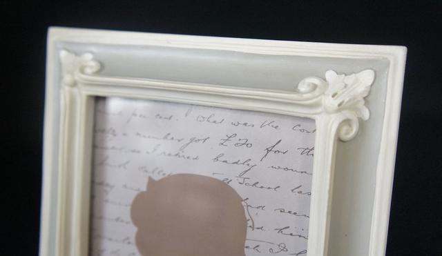 写真立て(小)・グレーホワイト アンティーク調 クラシック エレガント 輸入 インテリア デザイン雑貨 輸入雑貨 [2]