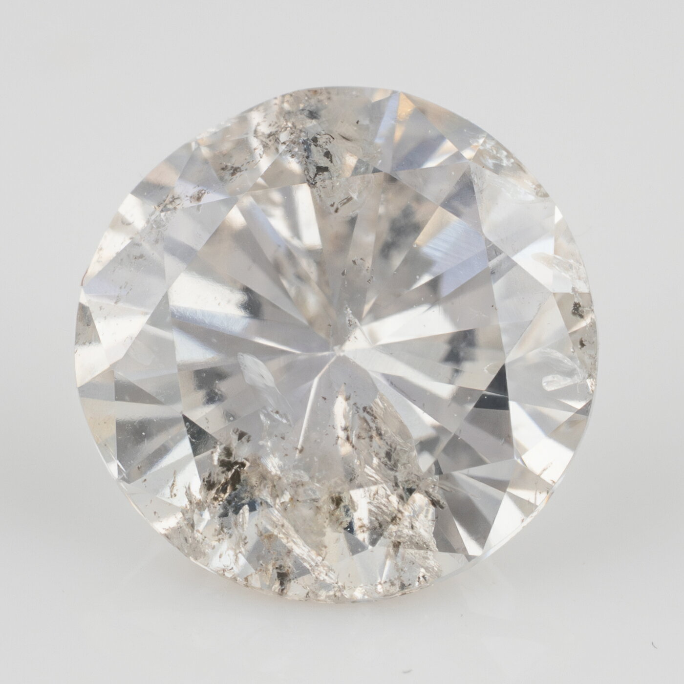 宝石 ダイヤモンド シェイプ ラウンドブリリアント カラット 0.796ct カラー I クラリティ I1 カット GOOD 蛍光性 MB サイズ 5.92 - 6.03 × 3.62 mm 付属品 中央宝石研究所のソーティング※ご希望の方には中央宝石研究所のグレーディングレポート(鑑定書)を発行いたしますので、ご注文の際の選択欄で、グレーディングレポート(鑑定書)を「付ける」を選択ください(無料/納期2、3週間ほど)。 備考 ※宝石店（実店舗）にて販売中の商品です。間違いなく本物ですのでご安心ください。色のイメージが違うという理由での返品は受け付けておりませんのでご注意ください。+++++++++++++【代金引換について】お支払い代金が合計50万円以上になる場合は、代金引換での配達ができません。他のお支払い方法をご選択ください。 管理番号 lo0182