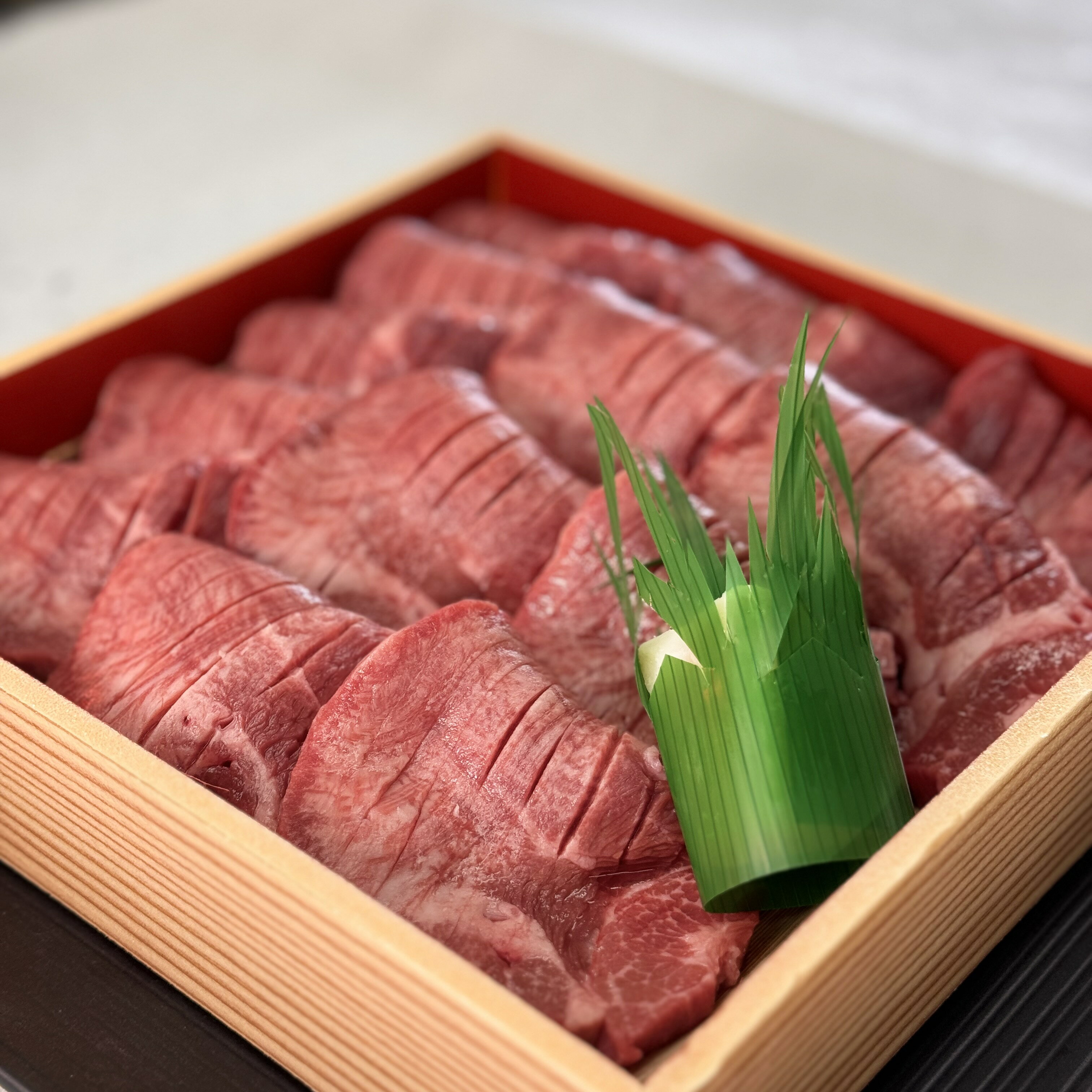 牛タン 厚切り 8ミリ 【約500g】 牛 部位 通販 購入 お取り寄せ グルメ 贈り物 贈...