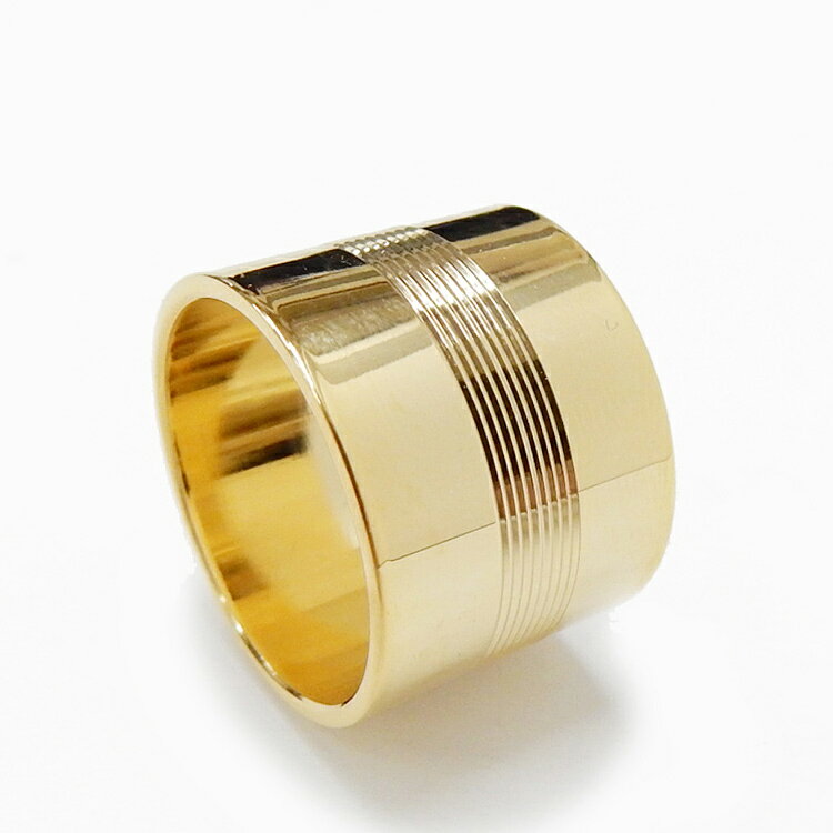 ◆ Formal accessory ◆ タイリング 結婚式や二次会、パーティーシーン、ビジネスシーンにも！ スーツスタイルは「襟元」で差をつける！ 商品詳細 タイリング／ネクタイリング 色・仕様 ■ゴールド ■真鍮 ■外径20mm　内径18mm　高さ14mm ■日本製 かなりオシャレに見えるアイテム。これで他の人と差を付けれます。&nbsp;