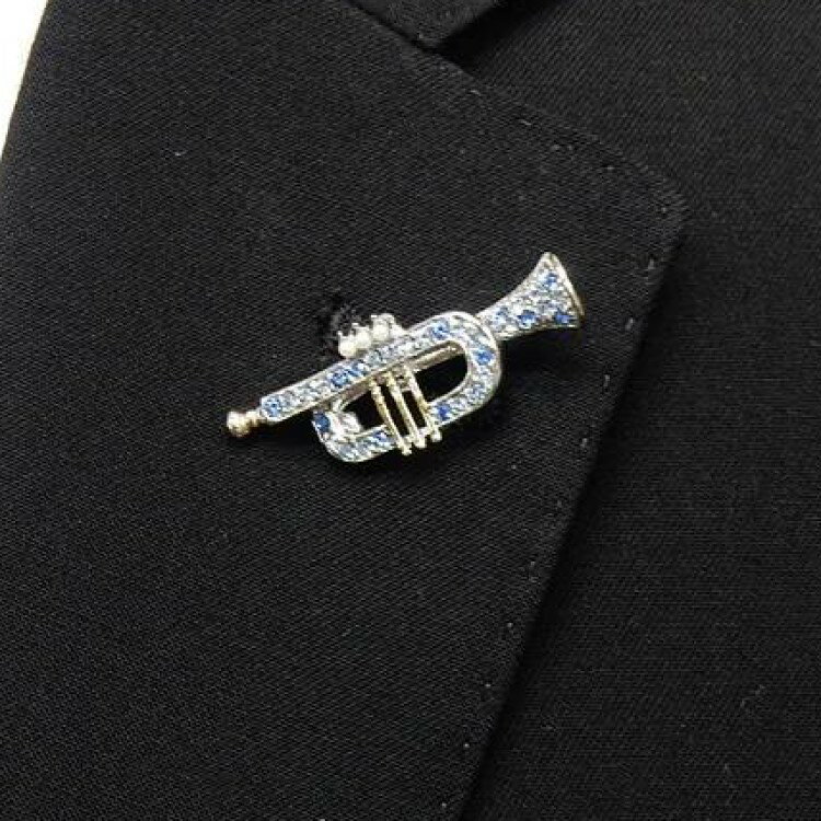 ラペルピン メンズ　スワロフスキー　トランペット　楽器 音楽 演奏会　ブローチ ピンブローチ メール便可 ACC21-3002