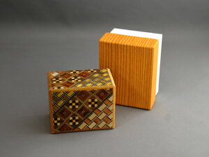 秘密箱 箱根 寄木細工 ひみつ箱 2寸 7回 箱根寄木細工 小寄木 雑貨 Japanese Puzzle Box Trick Box 2 Sun 7 Steps