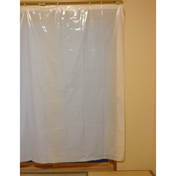 日除けカーテン　発泡ポリエチレン製　輸入（乳白色）　巾2000mm×長さ1950mm　100枚セット　吊り輪付き　養生資材　ポリエチレン製。入居前・リフォーム中等の光による変色を防ぐためのカーテンです。 日大工業 飛沫感染対策　間仕切り　シールド