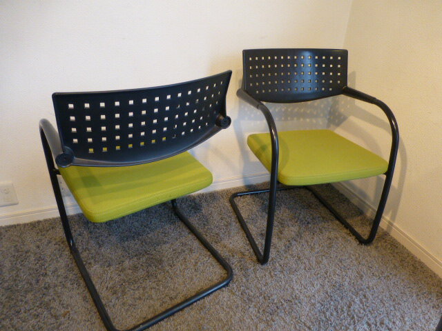 ■ Vitra社　VISAVIS 2 　ビザビ　ミーティングチェア　モスグリーン★単品販売です...