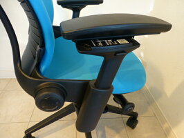 スチールケースリープチェアV2ネイビー★良品【中古オフィス家具】【中古】【アウトレット】【オフィス家具】【オフィスチェア】