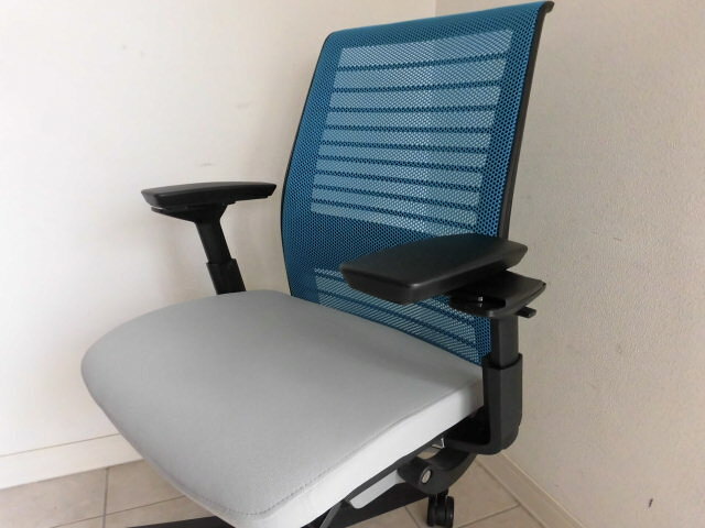 ■スチールケース ニューシンクチェア ブルージェイ 3Dニット 4Dアーム★Steelcase NEW Think chair★腰痛軽減ランバサポート機能つき【中古】 [2]