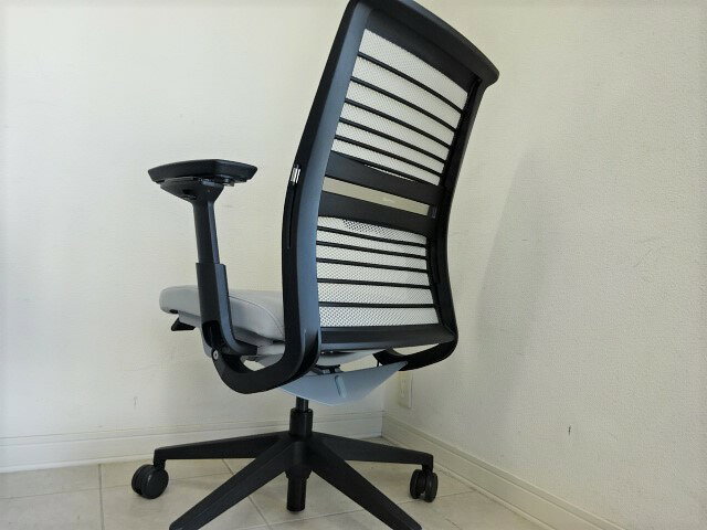 ■スチールケース ニューシンクチェア ココナッツXニッケル3Dニット 4Dアーム★Steelcase NEW Think chair★腰痛軽減ランバサポート機能つき【中古】 [2]