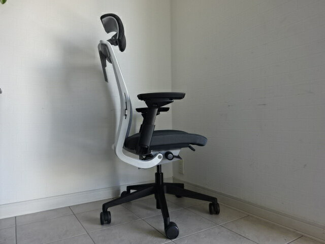 ■スチールケース　ニューシンクチェア★ヘッドレストつき　Steelcase NEW Think chair 　ニューシンクチェア★
